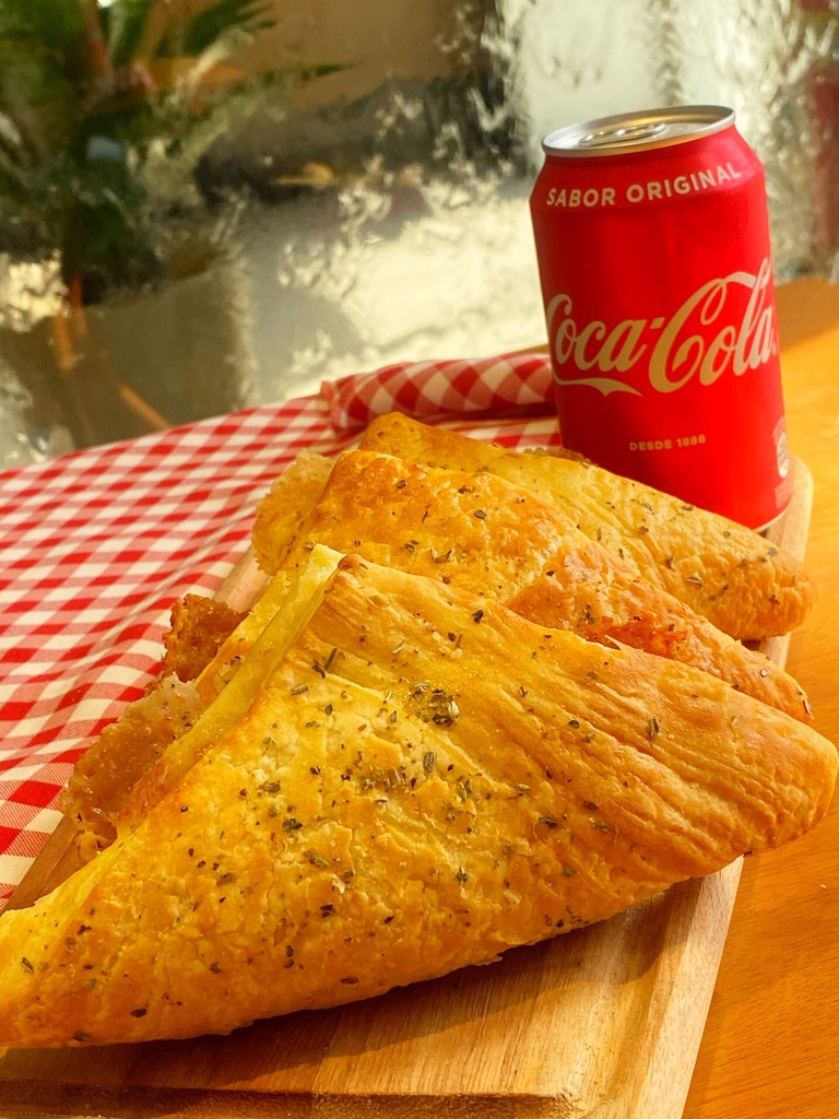 Semi-Folhado Queijo e Presunto