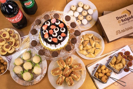 [573] Kit Festa 15 Pessoas Pequena Festinha